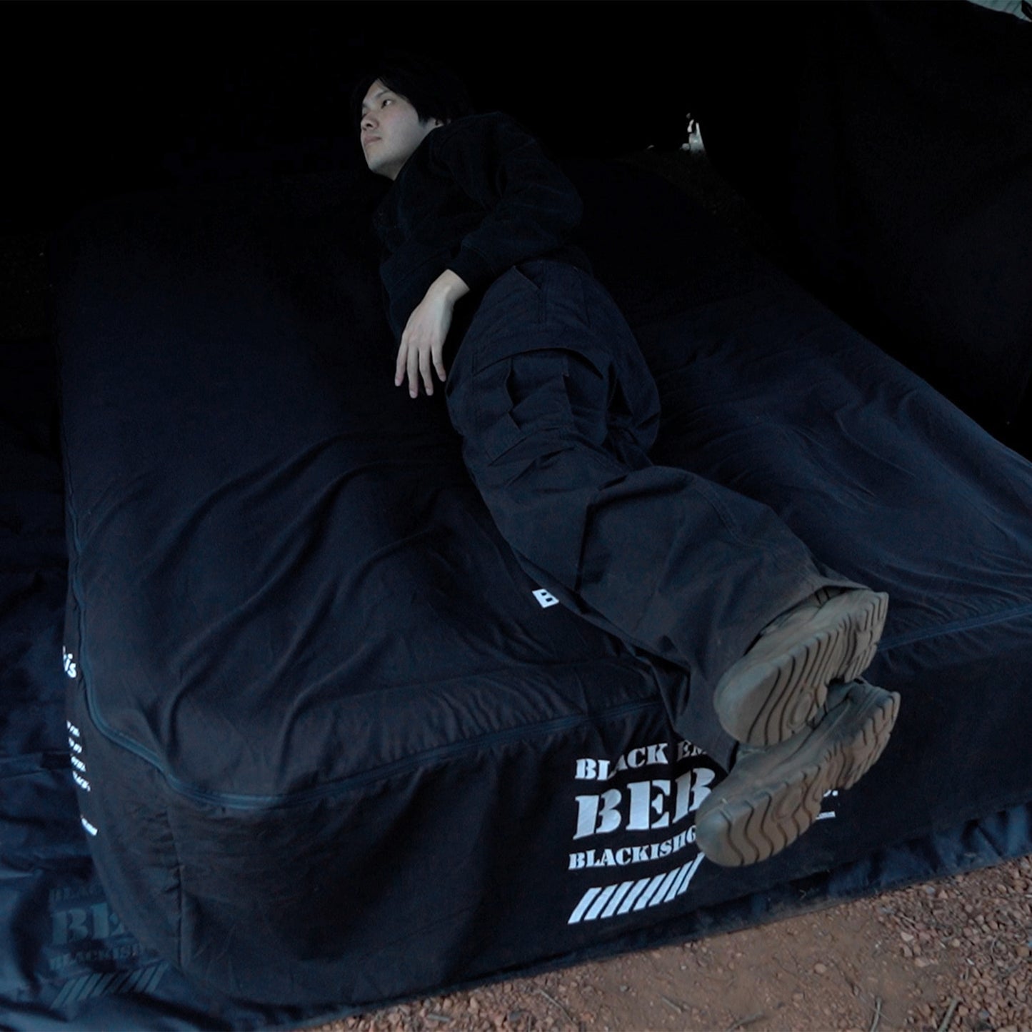 BLACK EMBRACE BED (ブラックエンブレイスベッド)