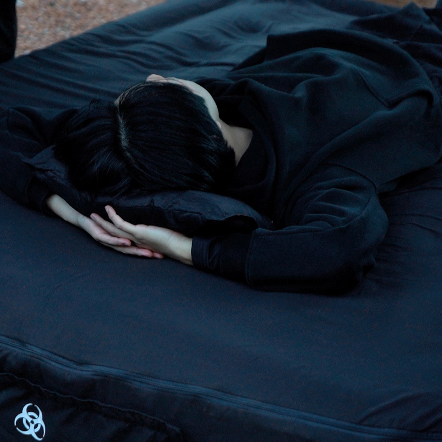 BLACK EMBRACE BED (ブラックエンブレイスベッド)