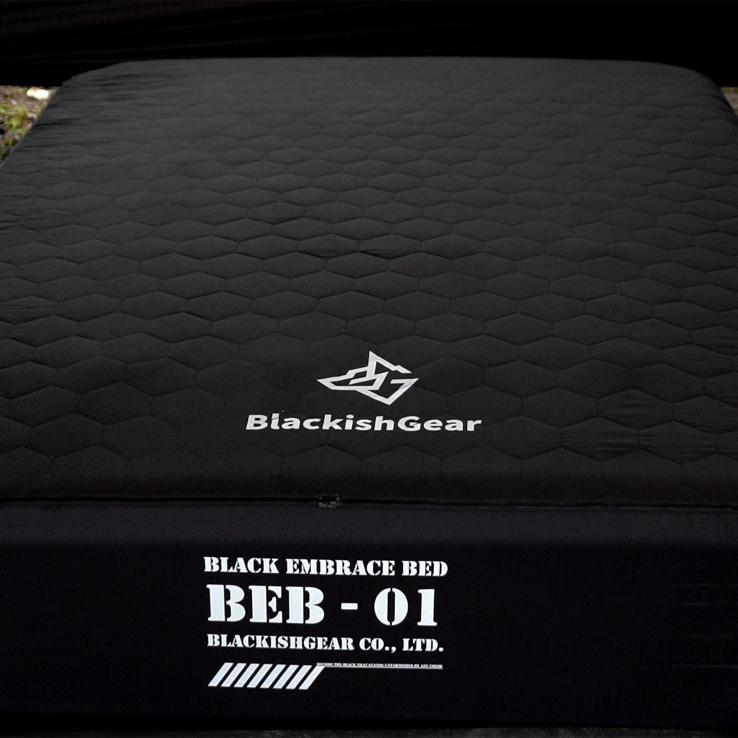 BLACK EMBRACE BED｜自動ポンプ付き黒いエアベッド