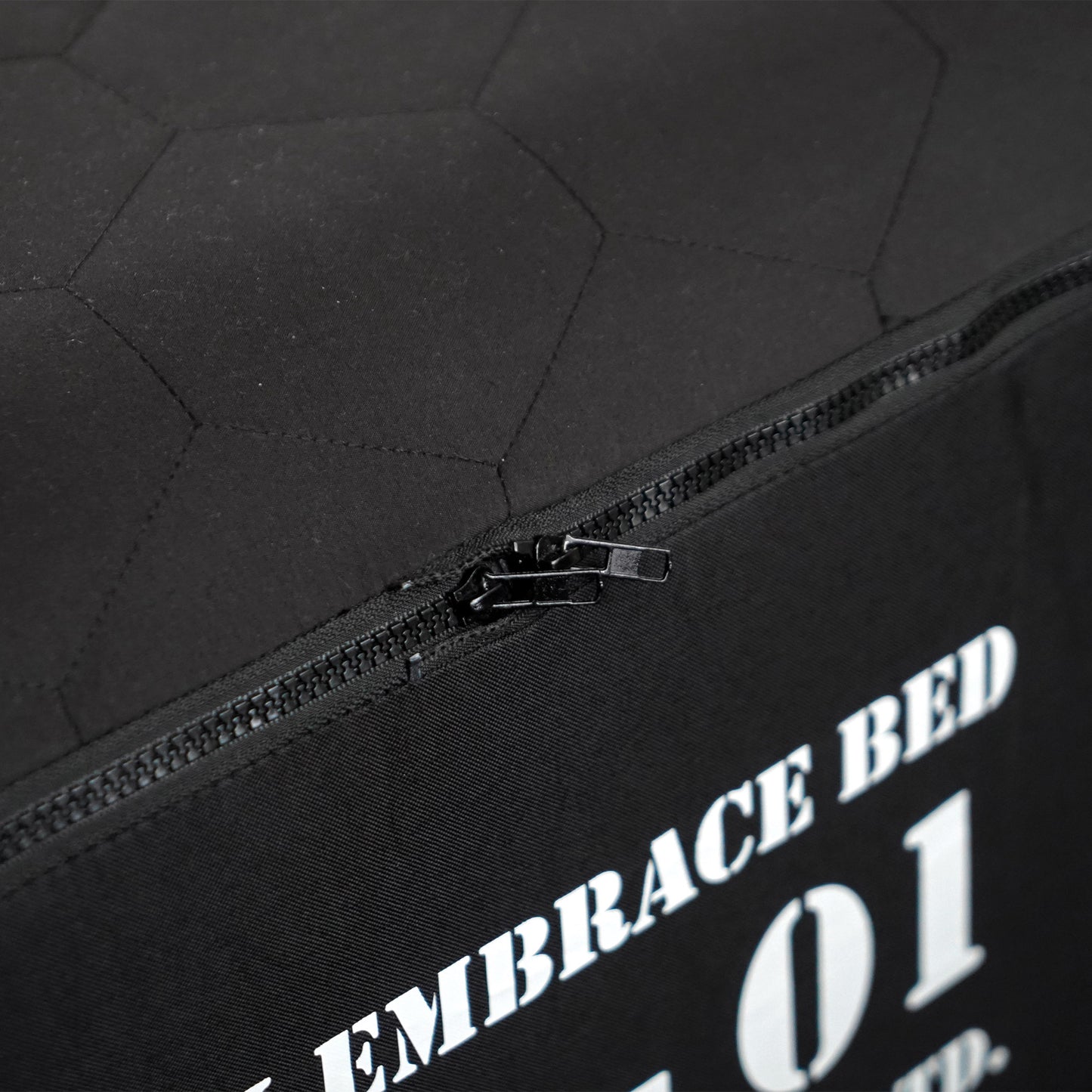 BLACK EMBRACE BED｜自動ポンプ付き黒いエアベッド